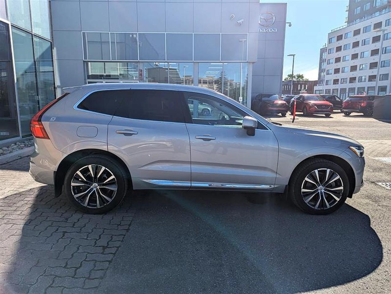 2022 Volvo XC60 T8 Expression   HK Audio   PHEV   AWD   Clean Photo