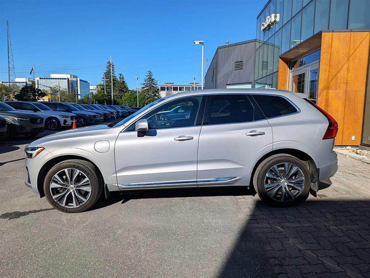 2022 Volvo XC60 T8 Expression   HK Audio   PHEV   AWD   Clean Photo