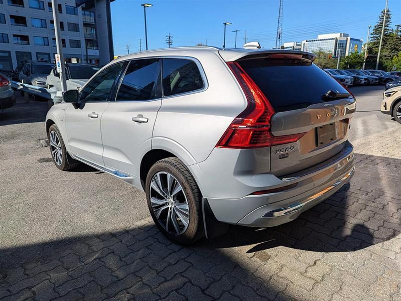 2022 Volvo XC60 T8 Expression   HK Audio   PHEV   AWD   Clean Photo3