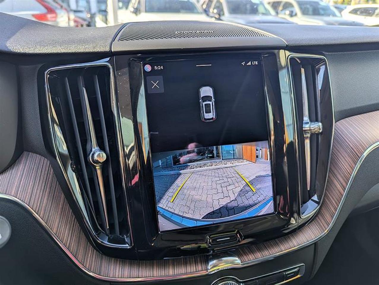 2022 Volvo XC60 T8 Expression   HK Audio   PHEV   AWD   Clean Photo