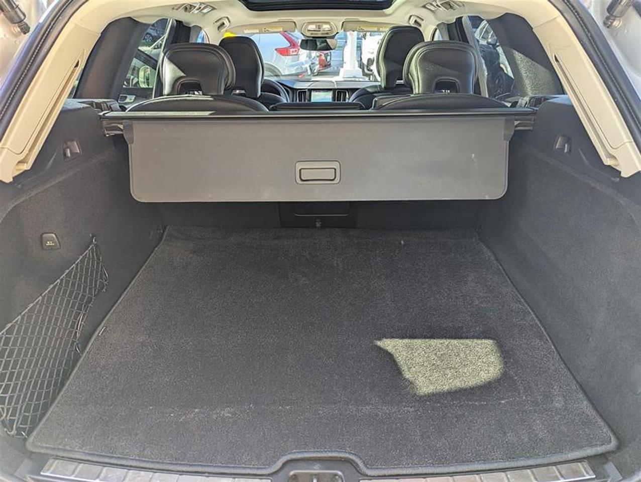 2022 Volvo XC60 T8 Expression   HK Audio   PHEV   AWD   Clean Photo