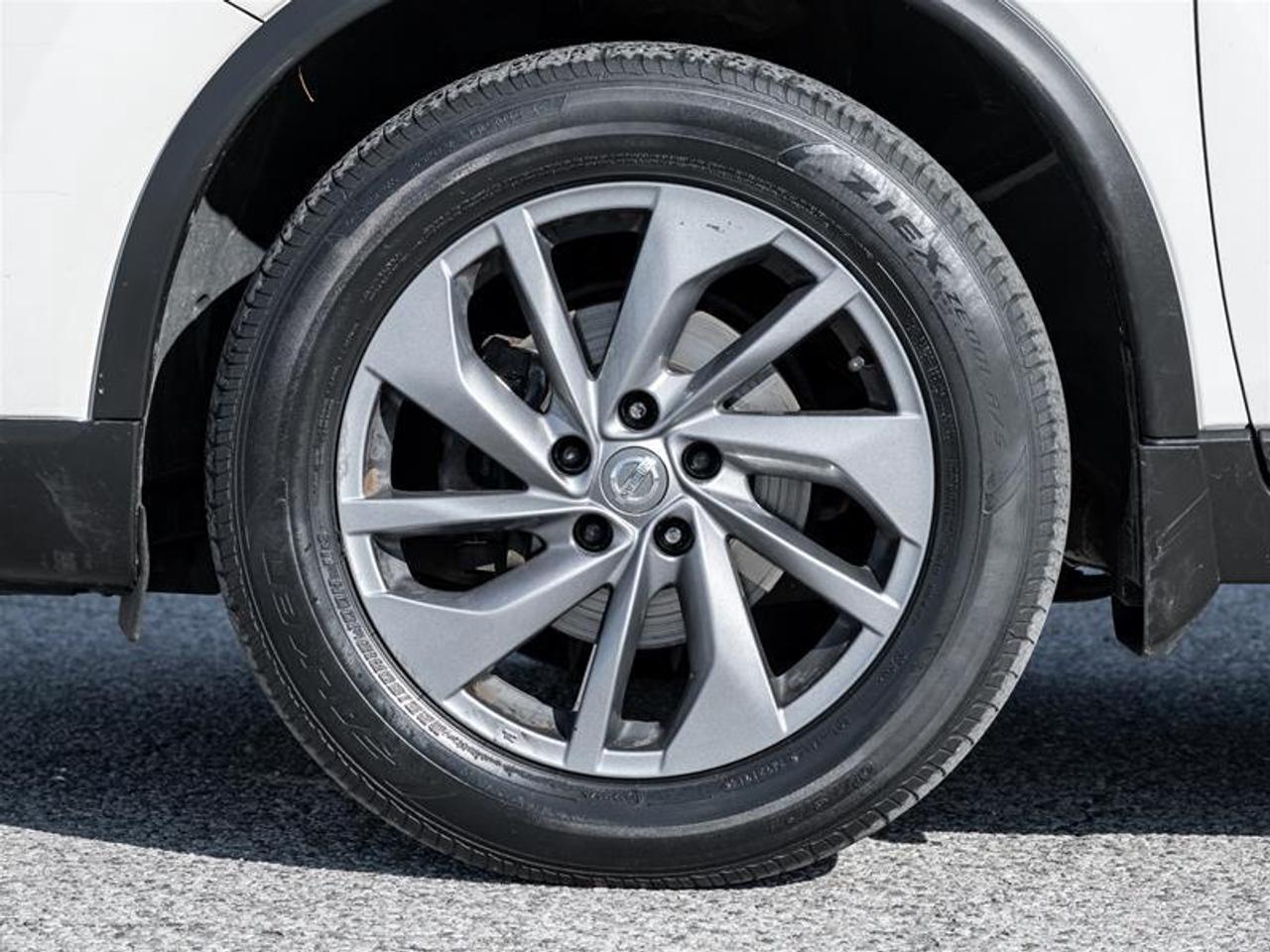 2016 Nissan Rogue SL Premium (CVT) 4dr All-Wheel Drive Photo4