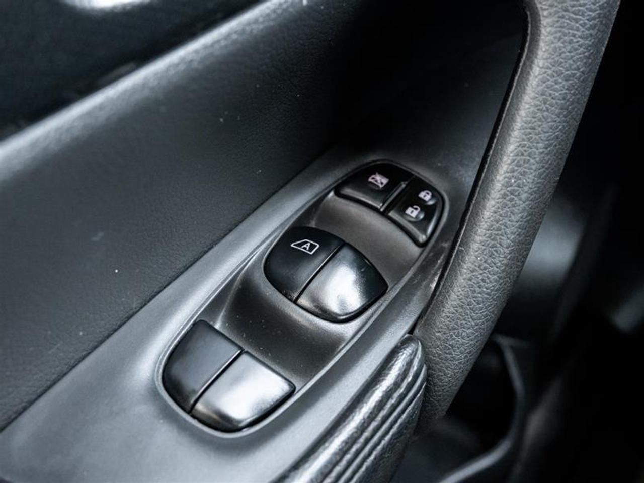 2016 Nissan Rogue SL Premium (CVT) 4dr All-Wheel Drive Photo