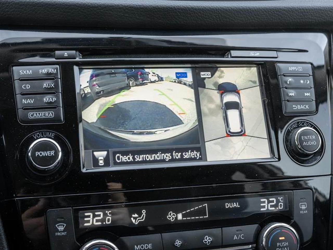 2016 Nissan Rogue SL Premium (CVT) 4dr All-Wheel Drive Photo
