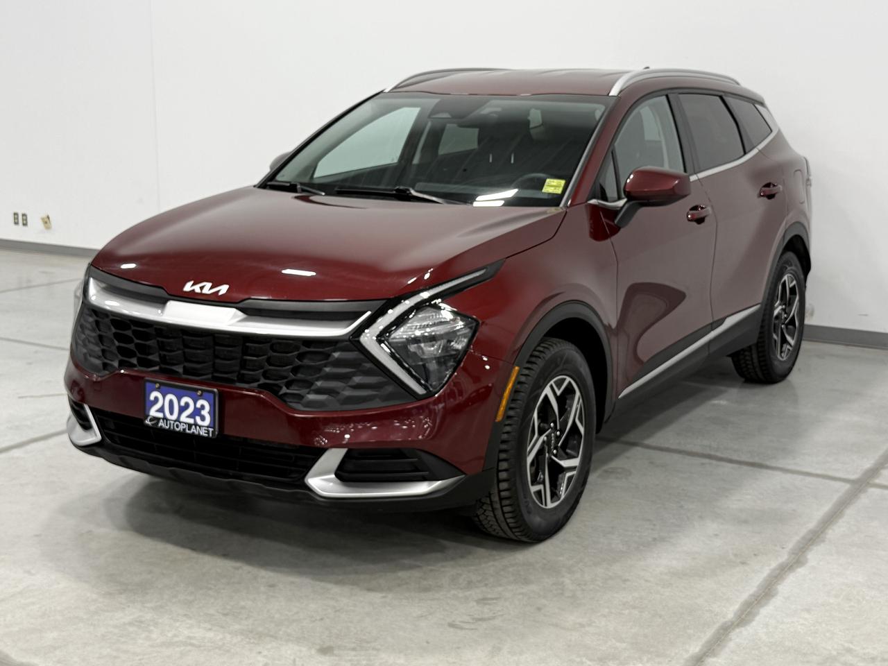 2023 Kia Sportage LX AWD, Heated Seats, Apple CarPlay, Back Up Cam! Photo
