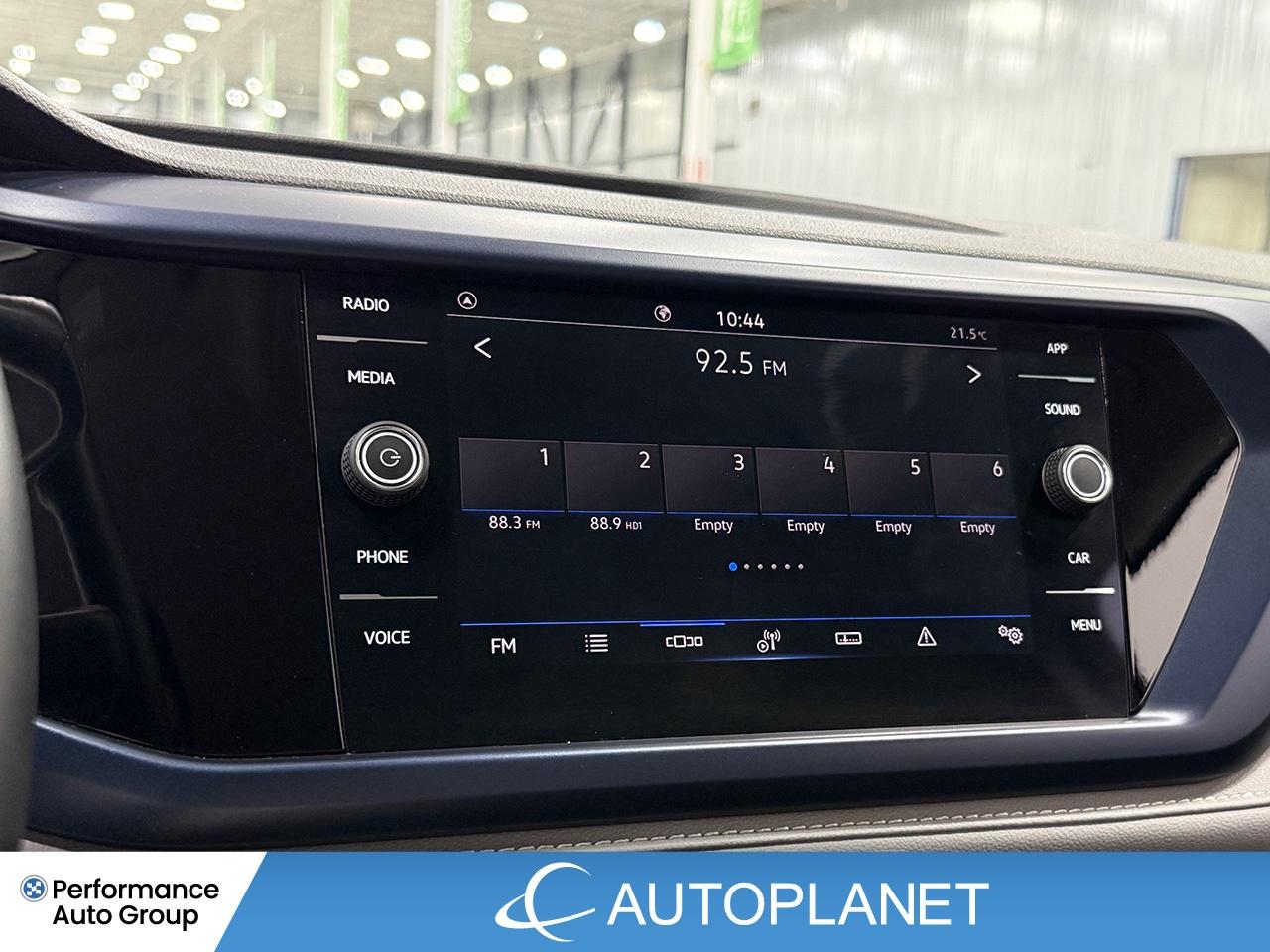 2024 Volkswagen Taos Comfortline, Back Up Cam, Apple CarPlay! Photo