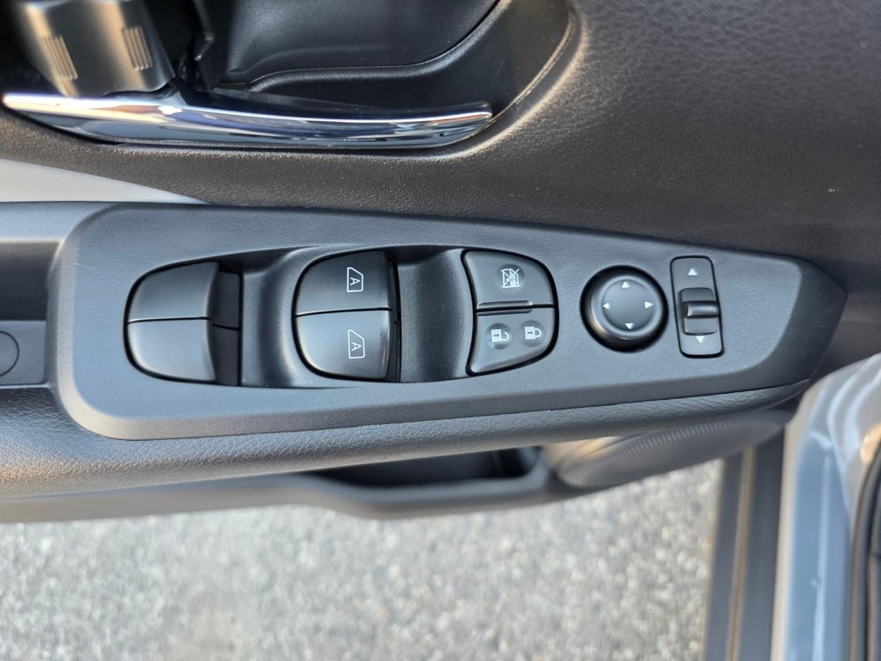 2024 Nissan Kicks SR 4dr Front-Wheel Drive Photo
