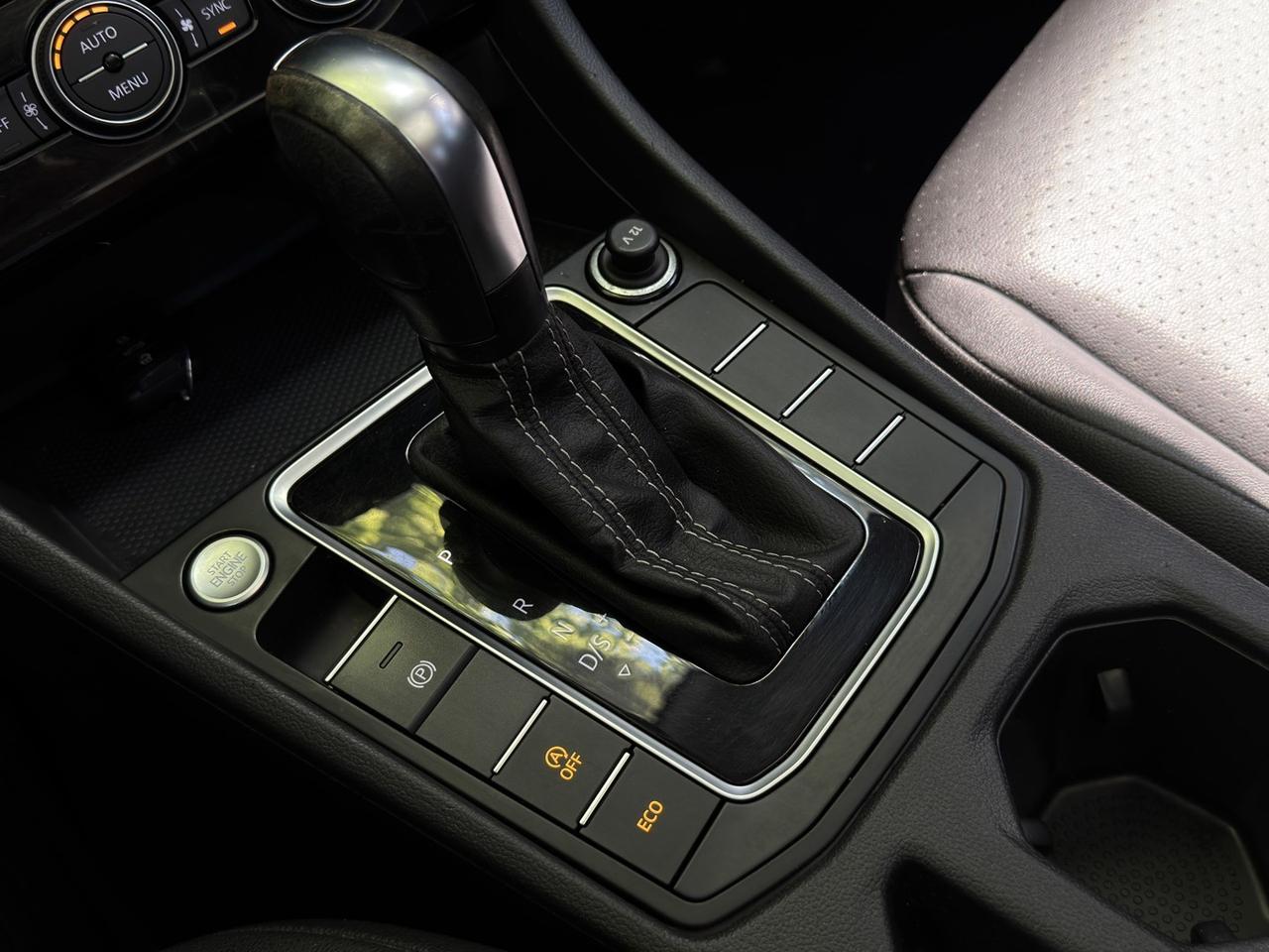 2021 Volkswagen Jetta Highline   Navi   Sunroof   Leather Photo