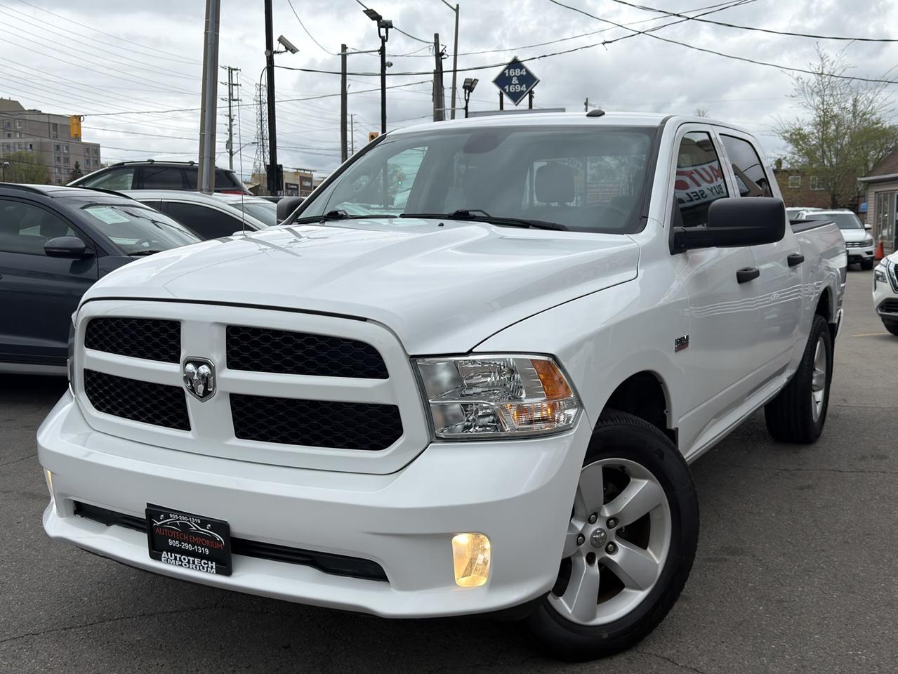2021 RAM 1500 Classic Express Crew Cab 5.7 Hemi 4X4   Rev Cam   Bluetoot Photo