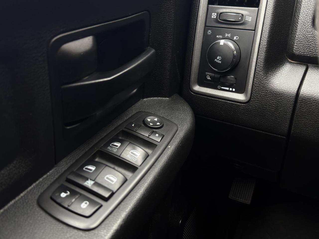 2021 RAM 1500 Classic Express Crew Cab 5.7 Hemi 4X4   Rev Cam   Bluetoot Photo