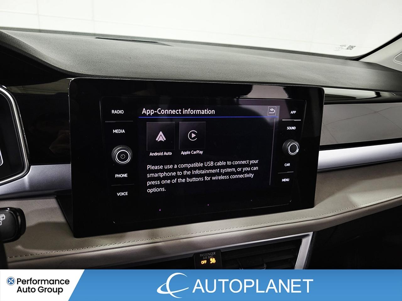 2025 Volkswagen Taos Comfortline AWD, Heated Seats, Apple CarPlay! Photo
