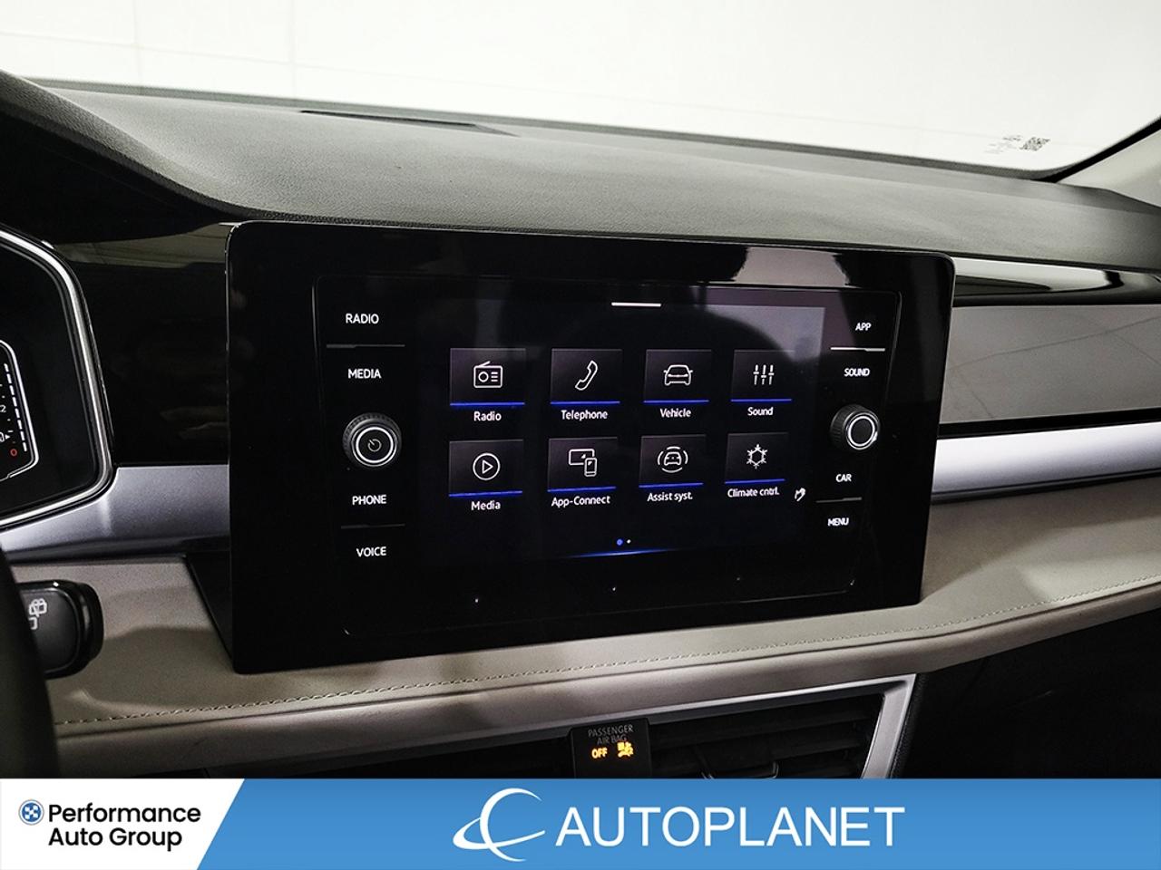 2025 Volkswagen Taos Comfortline AWD, Heated Seats, Apple CarPlay! Photo