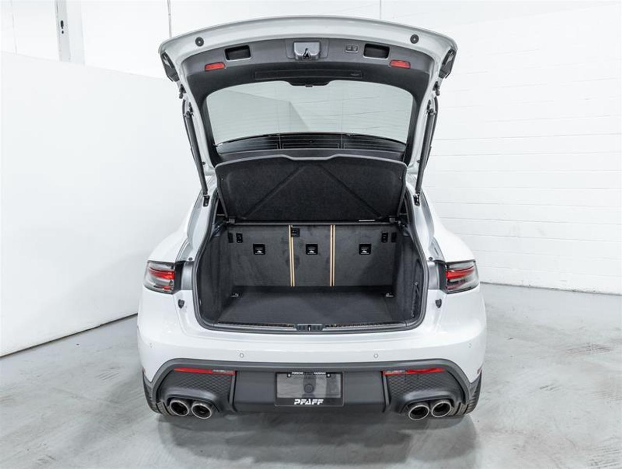 2026 Porsche Macan  Photo