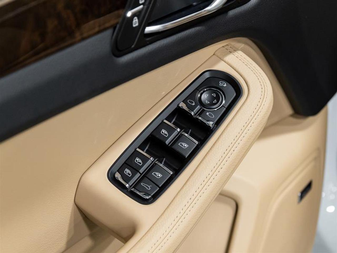 2026 Porsche Macan  Photo