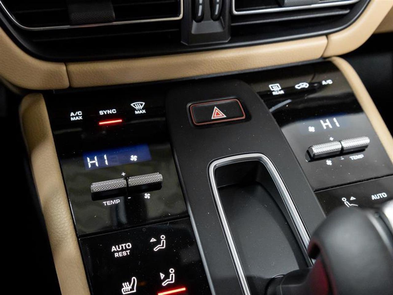 2026 Porsche Macan  Photo