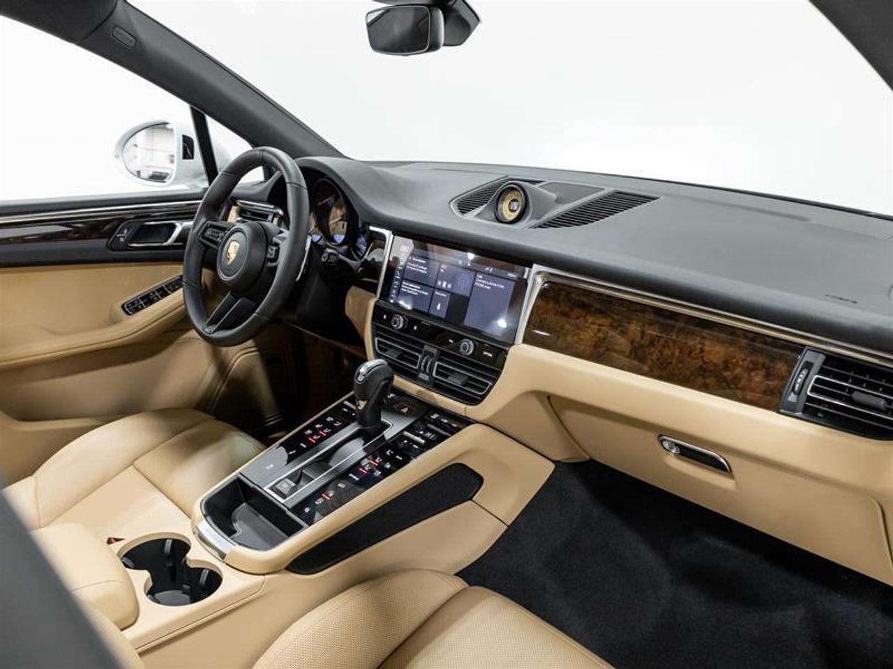 2026 Porsche Macan  Photo