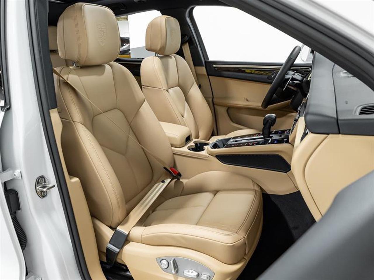 2026 Porsche Macan  Photo