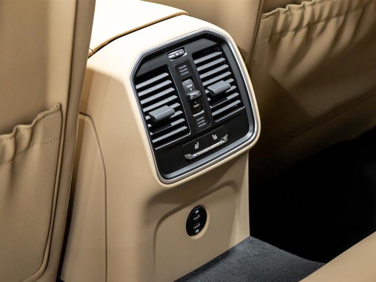 2026 Porsche Macan  Photo