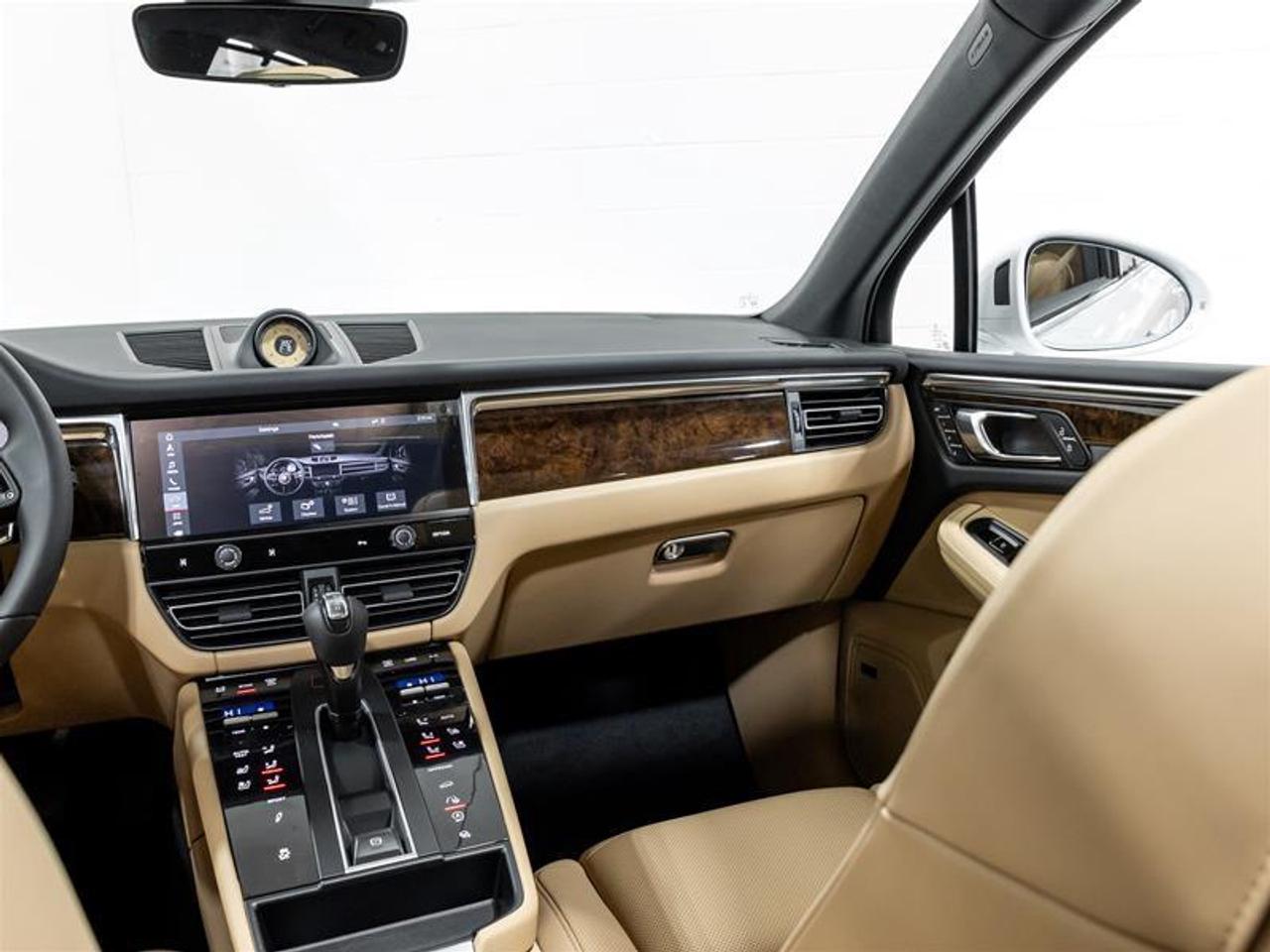 2026 Porsche Macan  Photo