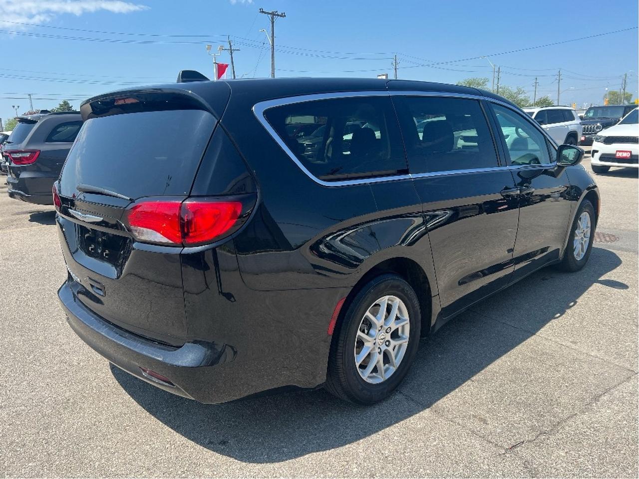 2023 Chrysler Grand Caravan SXT 7-PASS *PWR SEAT *PWR SLIDING DOORS *BKP CAM Photo