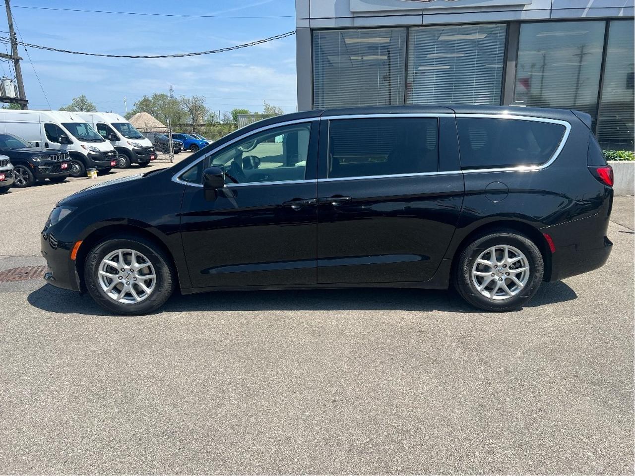 2023 Chrysler Grand Caravan SXT 7-PASS *PWR SEAT *PWR SLIDING DOORS *BKP CAM Photo