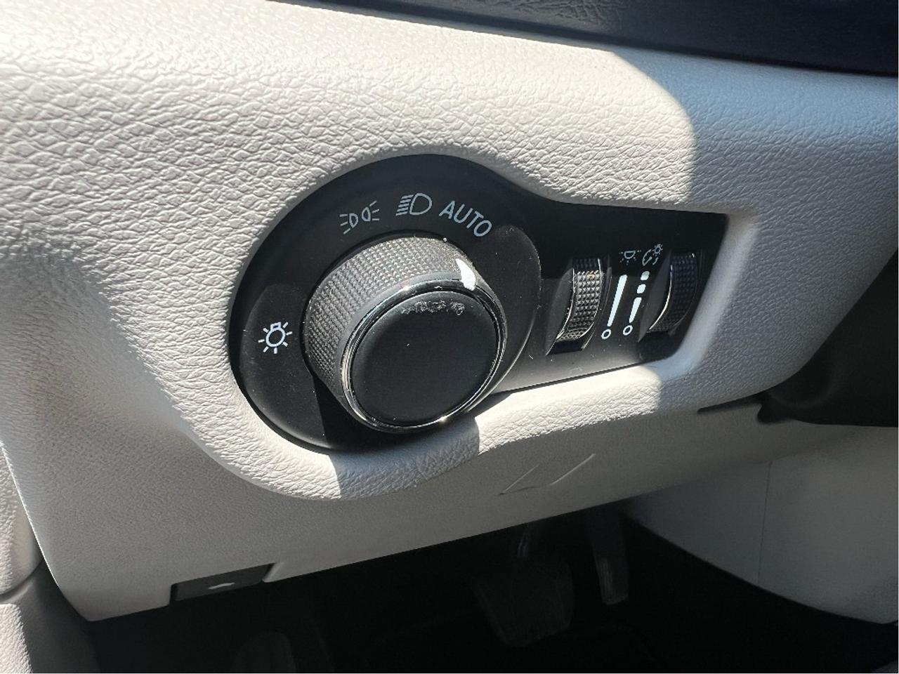 2023 Chrysler Grand Caravan SXT 7-PASS *PWR SEAT *PWR SLIDING DOORS *BKP CAM Photo