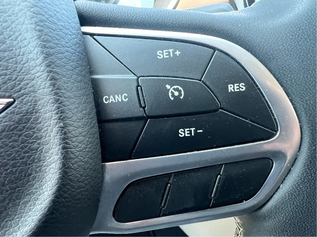 2023 Chrysler Grand Caravan SXT 7-PASS *PWR SEAT *PWR SLIDING DOORS *BKP CAM Photo