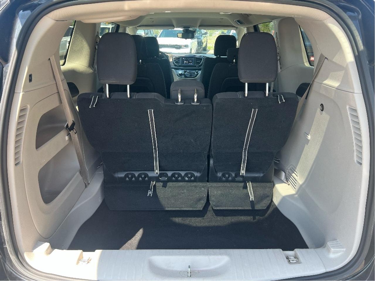 2023 Chrysler Grand Caravan SXT 7-PASS *PWR SEAT *PWR SLIDING DOORS *BKP CAM Photo