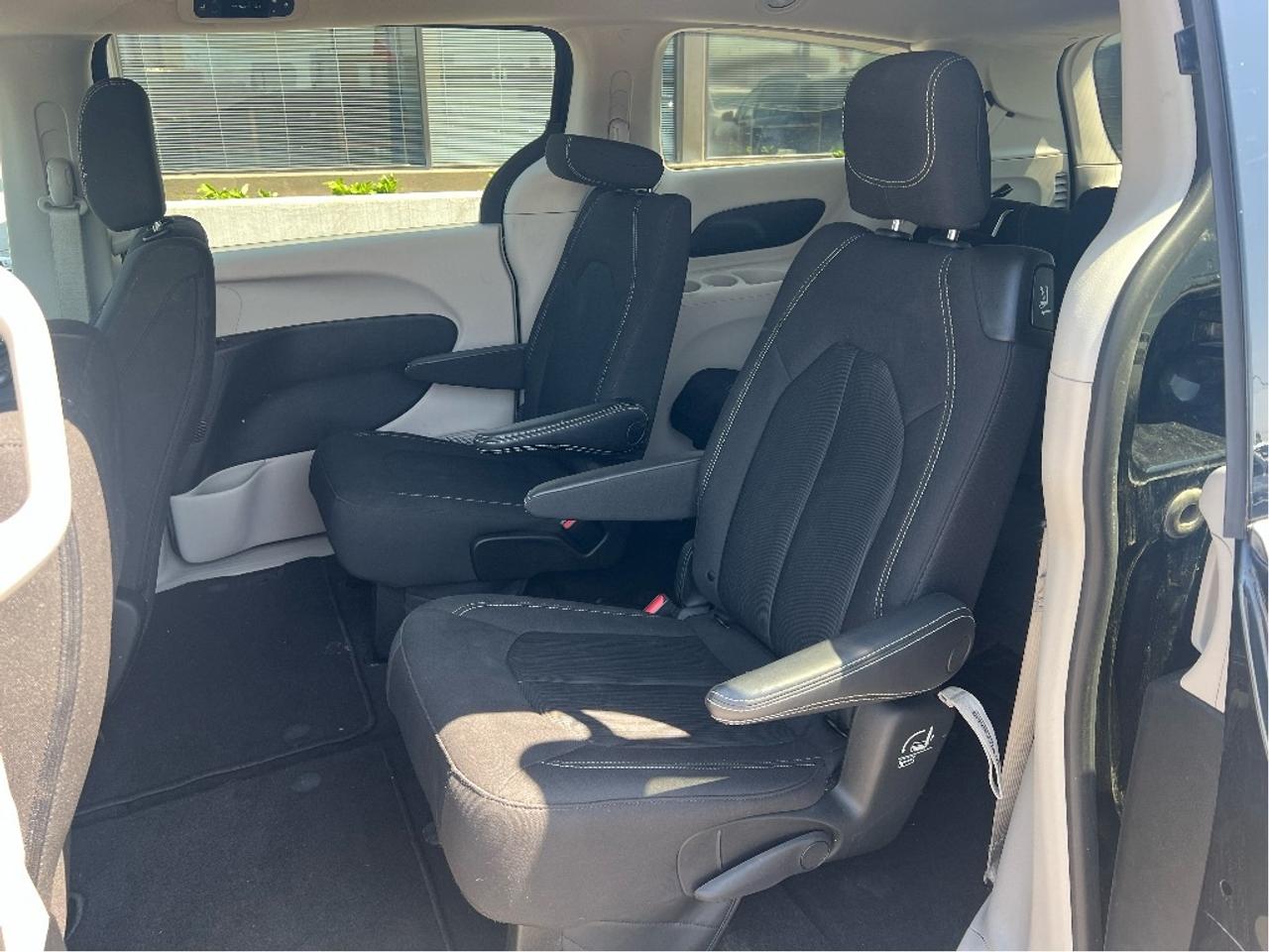 2023 Chrysler Grand Caravan SXT 7-PASS *PWR SEAT *PWR SLIDING DOORS *BKP CAM Photo