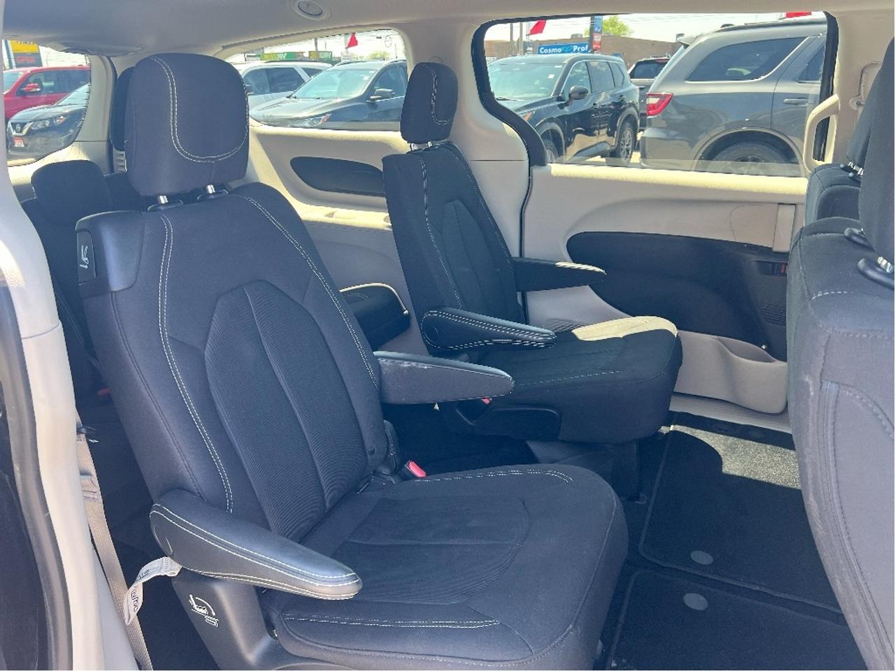 2023 Chrysler Grand Caravan SXT 7-PASS *PWR SEAT *PWR SLIDING DOORS *BKP CAM Photo