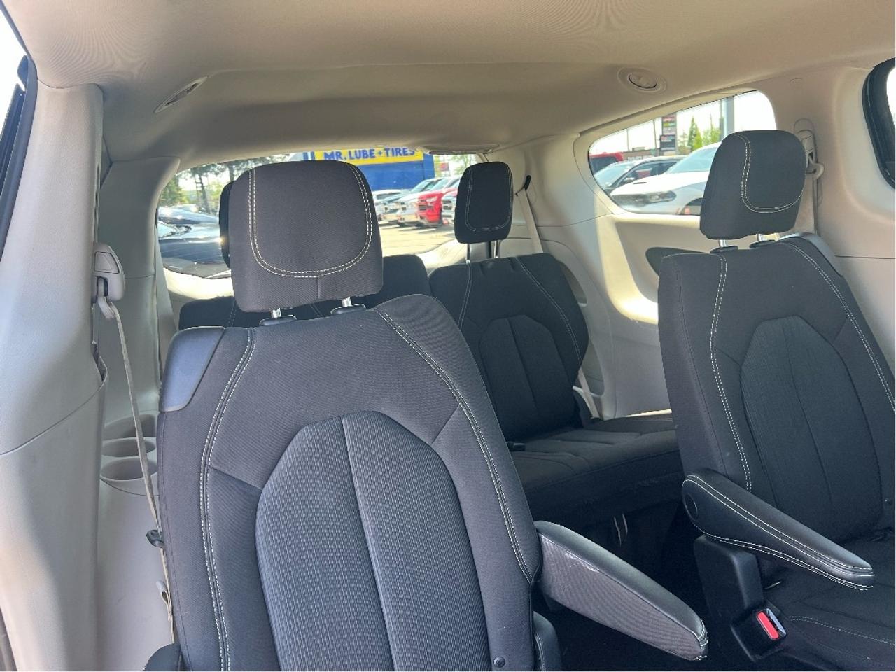 2023 Chrysler Grand Caravan SXT 7-PASS *PWR SEAT *PWR SLIDING DOORS *BKP CAM Photo