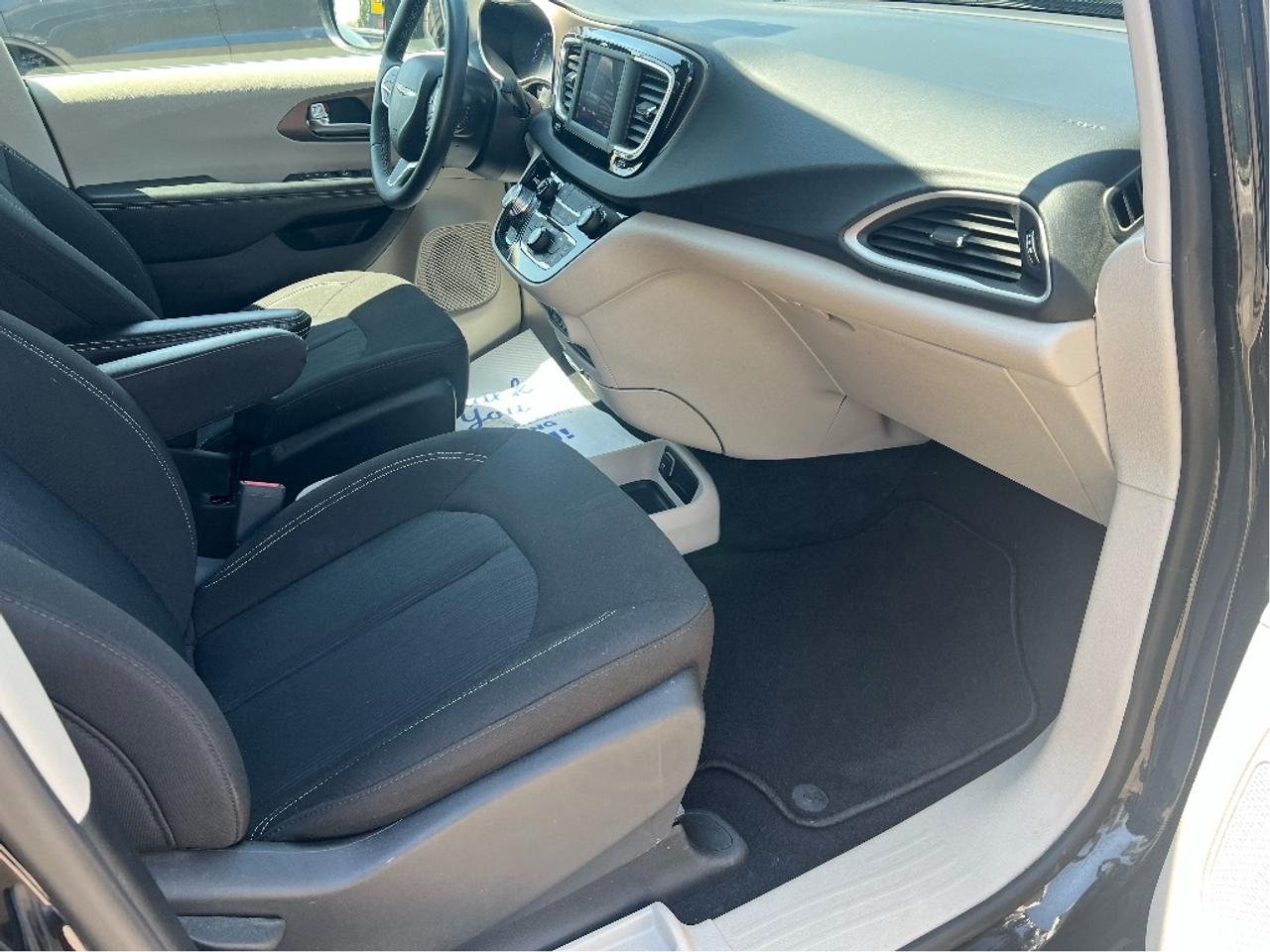 2023 Chrysler Grand Caravan SXT 7-PASS *PWR SEAT *PWR SLIDING DOORS *BKP CAM Photo