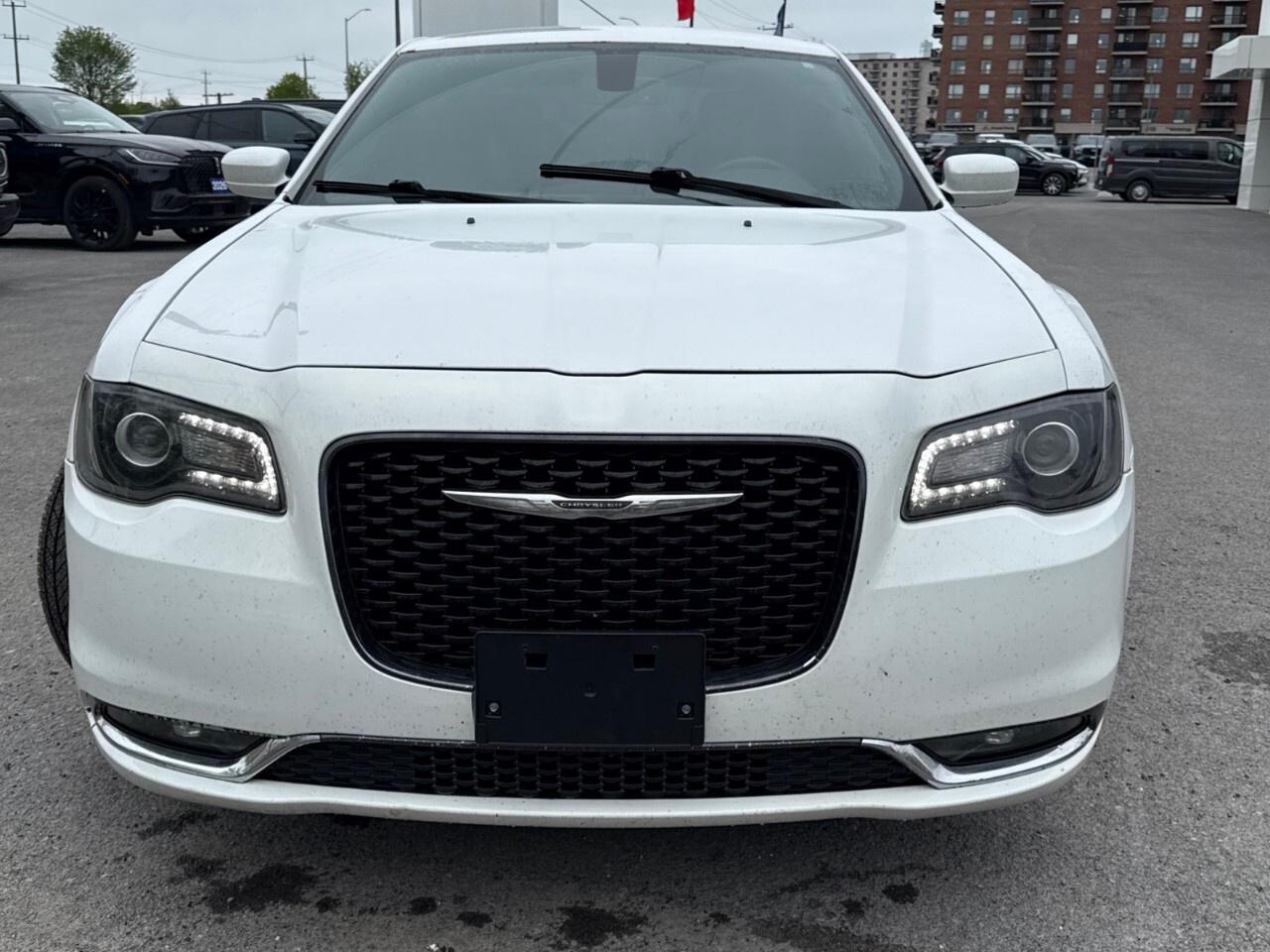 2018 Chrysler 300  Photo