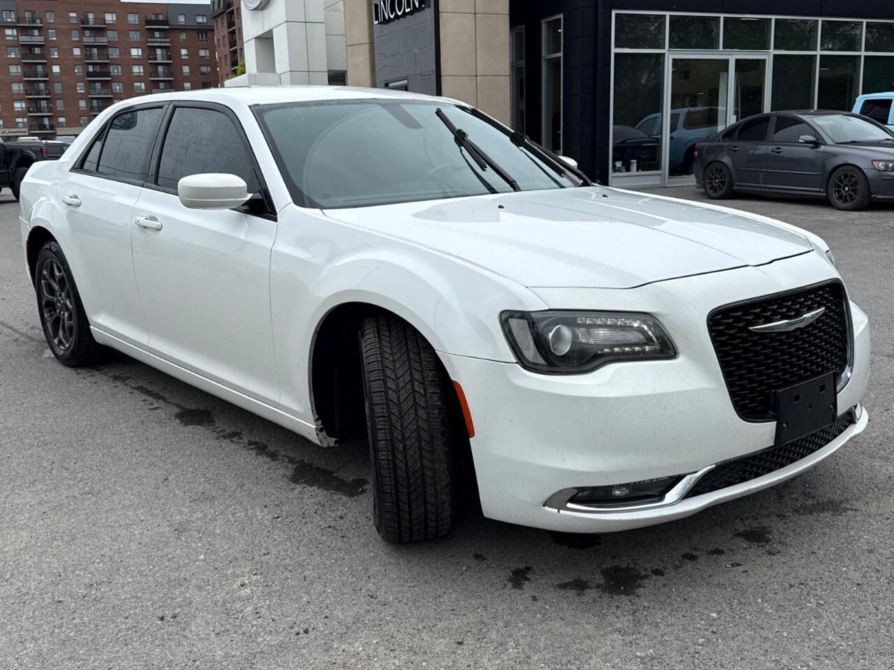 2018 Chrysler 300  Photo