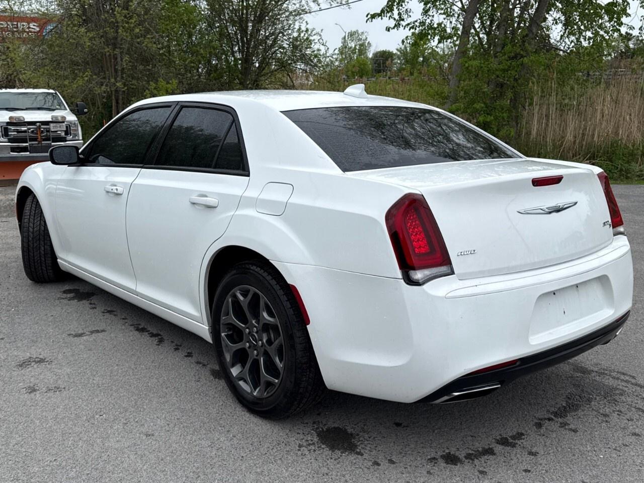 2018 Chrysler 300  Photo