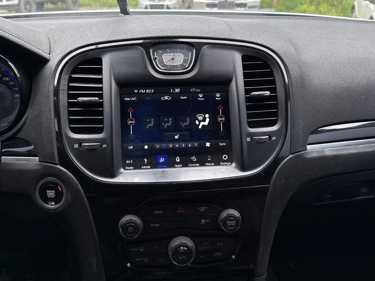 2018 Chrysler 300  Photo