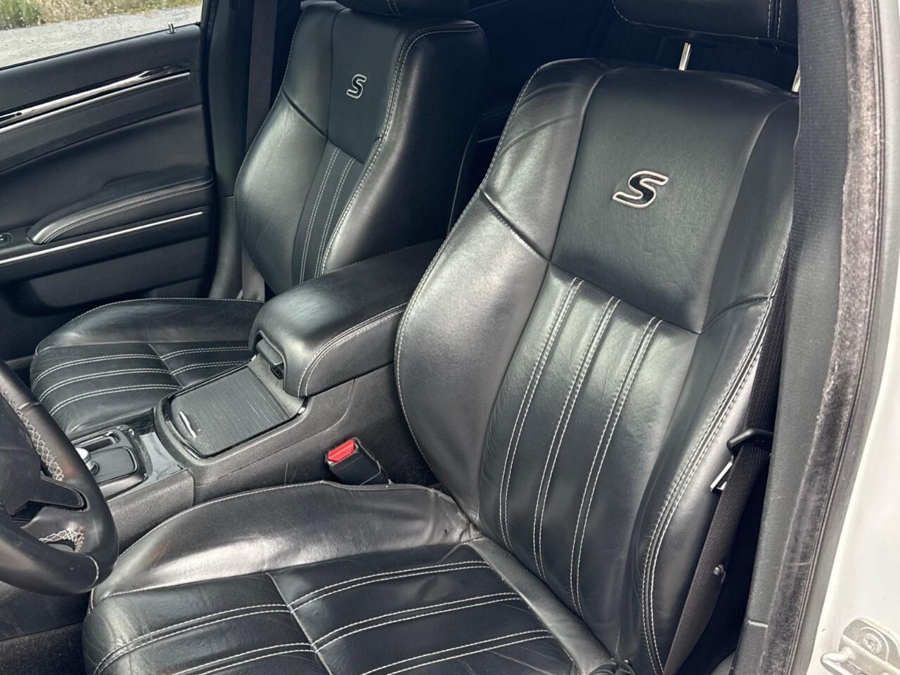2018 Chrysler 300  Photo