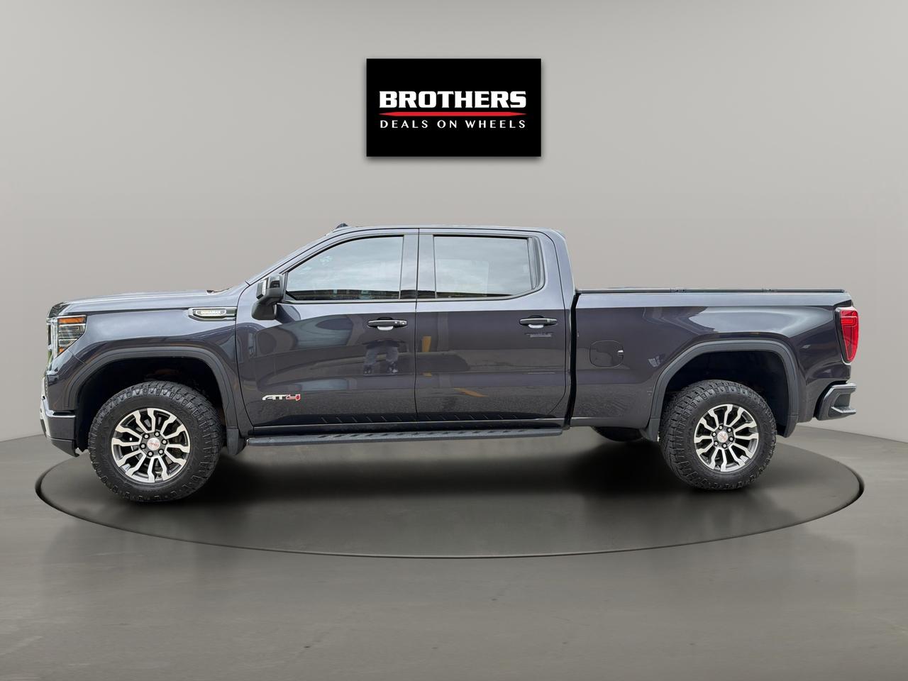 2022 GMC Sierra 1500 4WD Crew Cab AT4 Photo