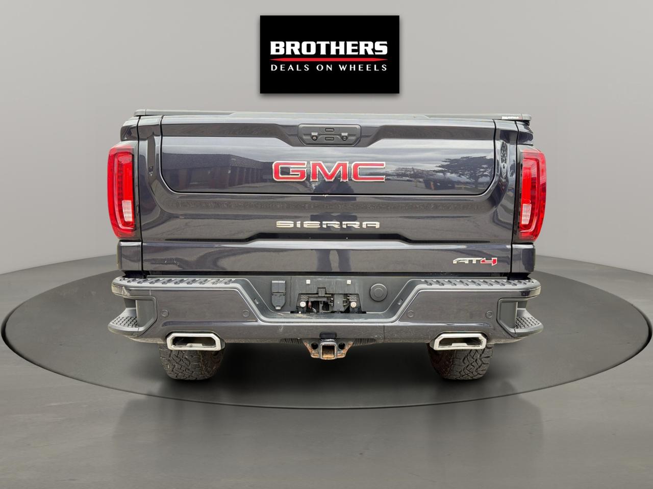 2022 GMC Sierra 1500 4WD Crew Cab AT4 Photo