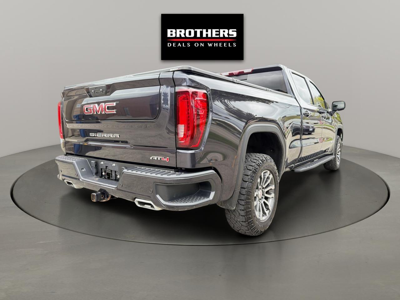 2022 GMC Sierra 1500 4WD Crew Cab AT4 Photo