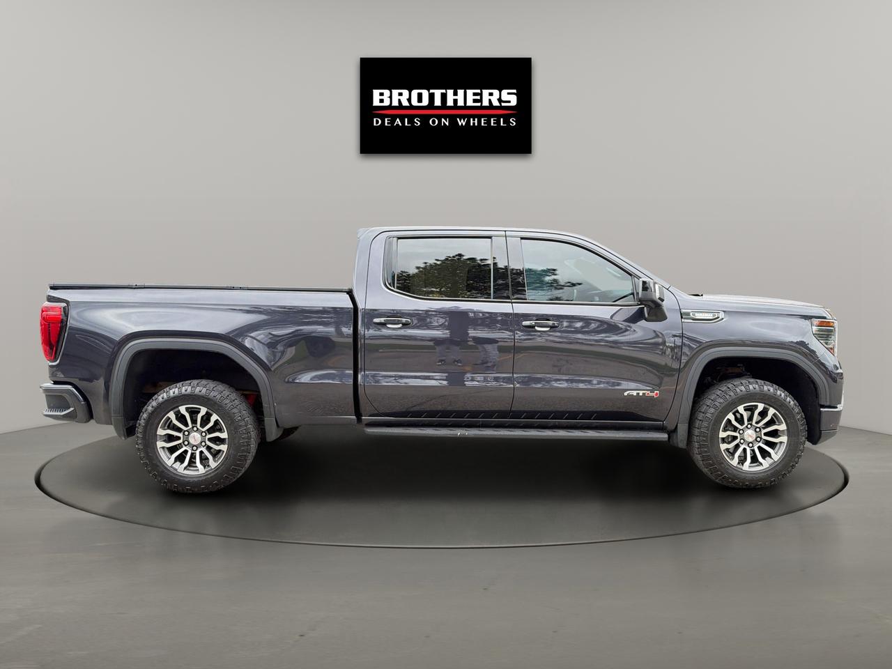 2022 GMC Sierra 1500 4WD Crew Cab AT4 Photo