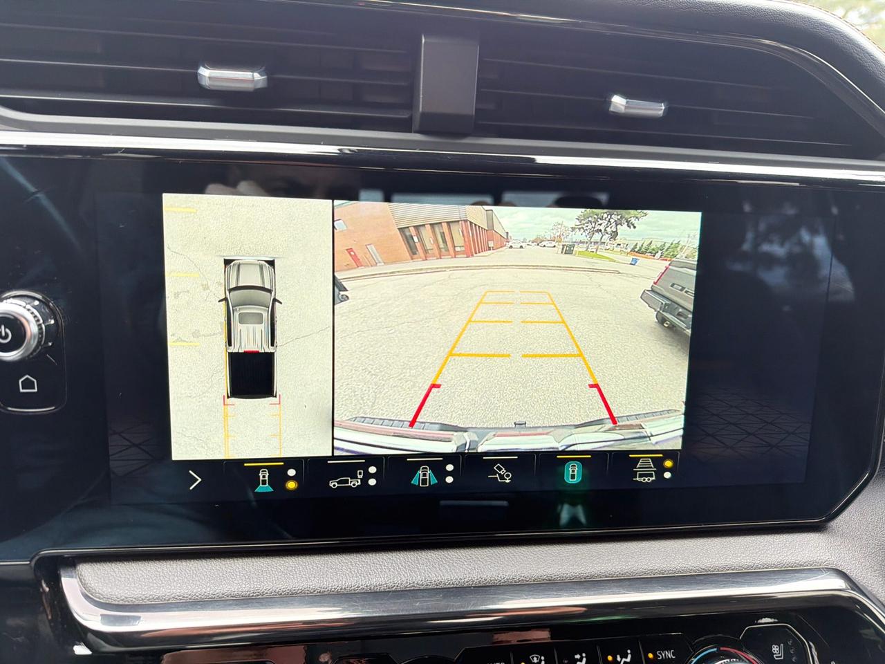 2022 GMC Sierra 1500 4WD Crew Cab AT4 Photo