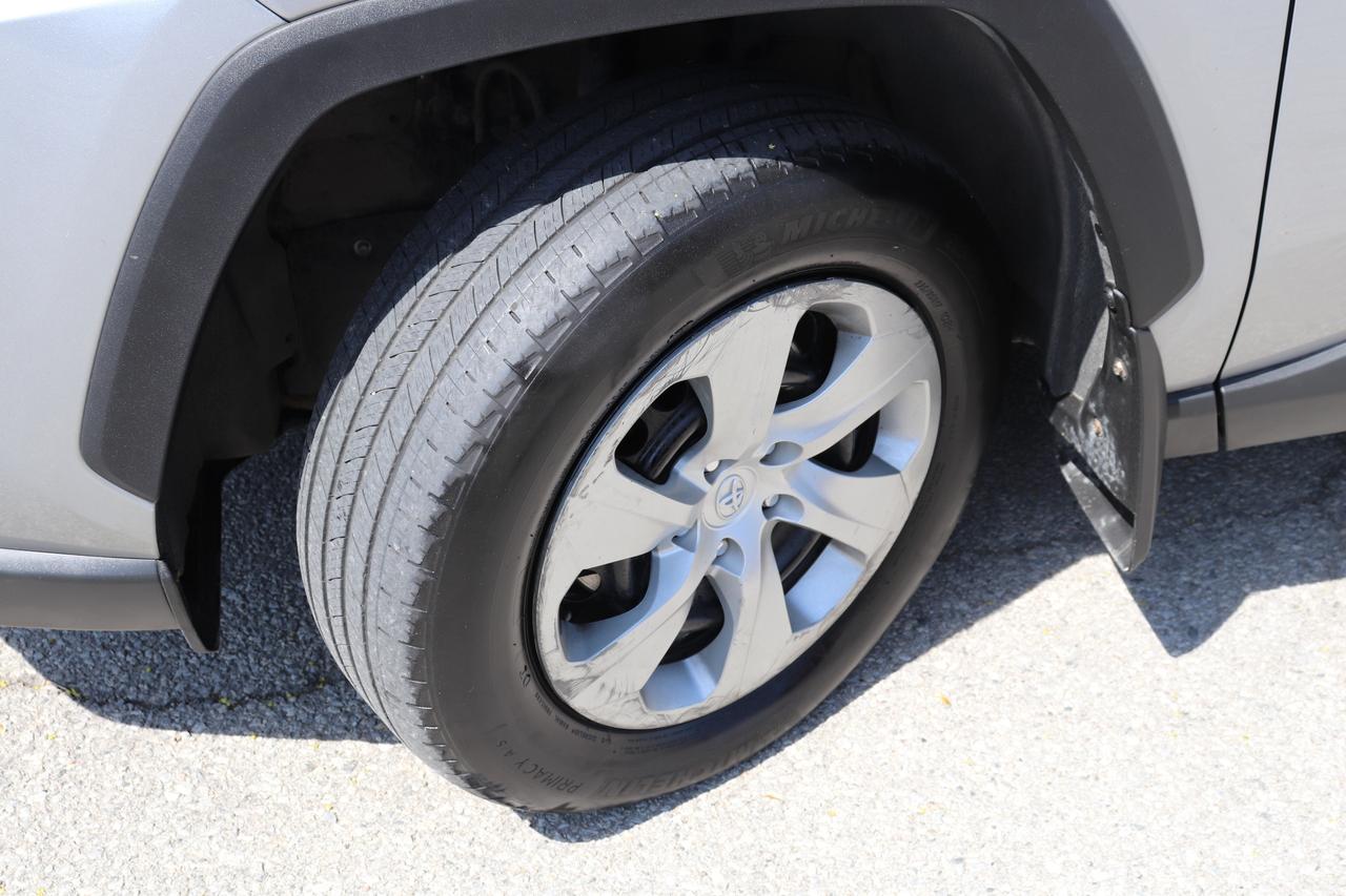 2021 Toyota RAV4 LE AWD SAFETY CERTIFIED Photo