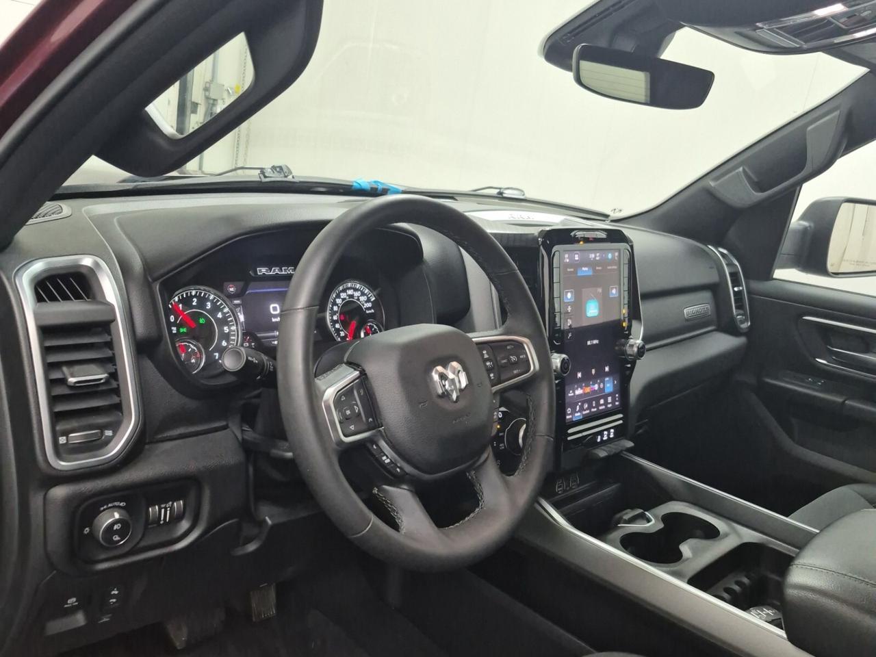 2025 RAM 1500 Big Horn   CREW   LEVEL 2   RAMBOX   SPORT APPEARA Photo4