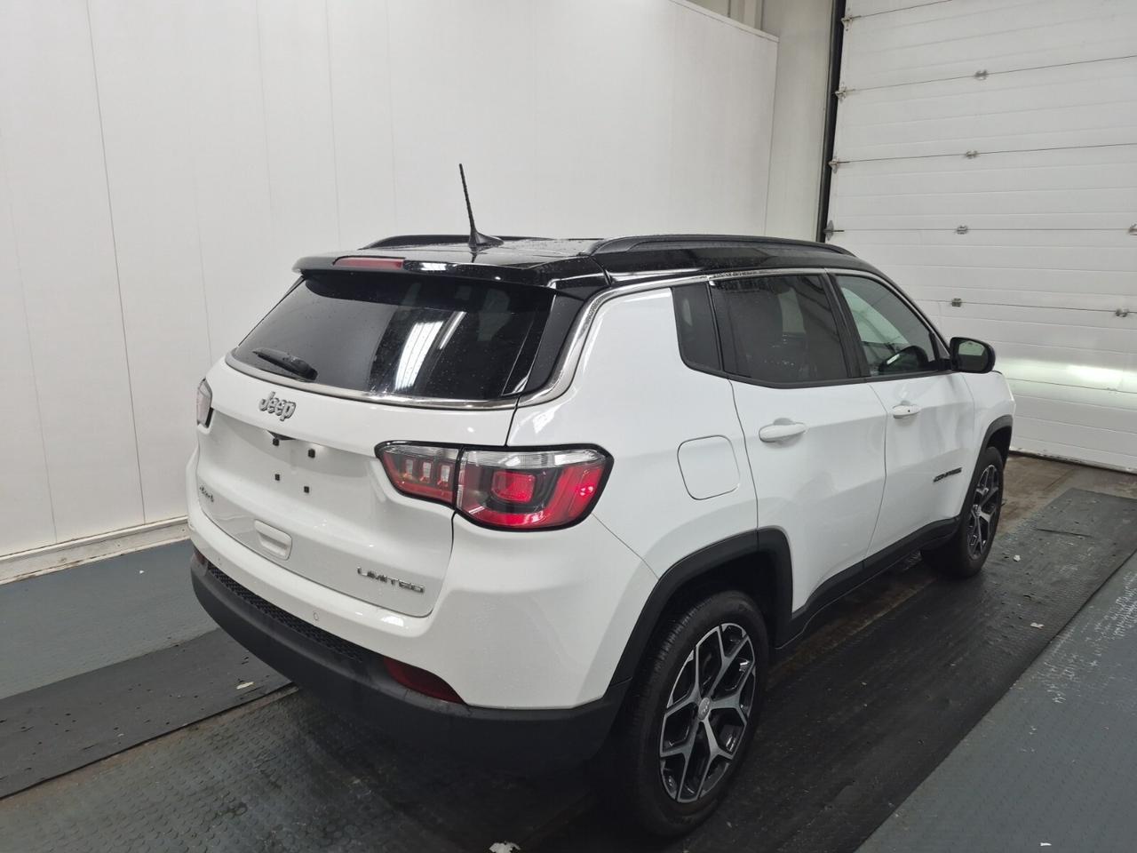 2024 Jeep Compass Limited   HEATED SEATS   REMOTE START   BLINDSPOT Photo