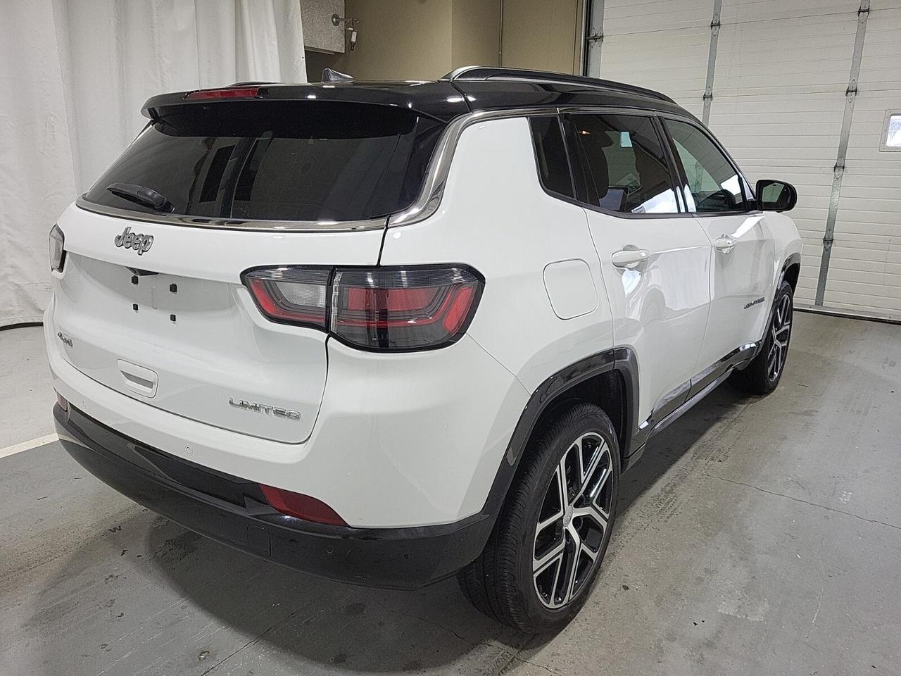2024 Jeep Compass Limited   ELITE EXTERIOR GROUP   PANO ROOF   ALPIN Photo