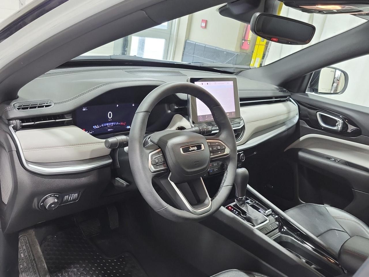 2024 Jeep Compass Limited   ELITE EXTERIOR GROUP   PANO ROOF   ALPIN Photo