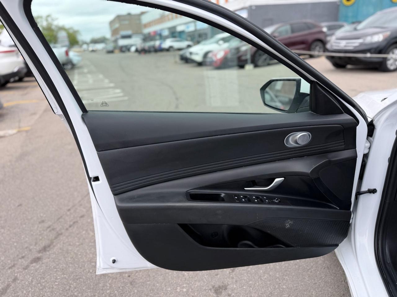 2024 Hyundai Elantra SEL Photo