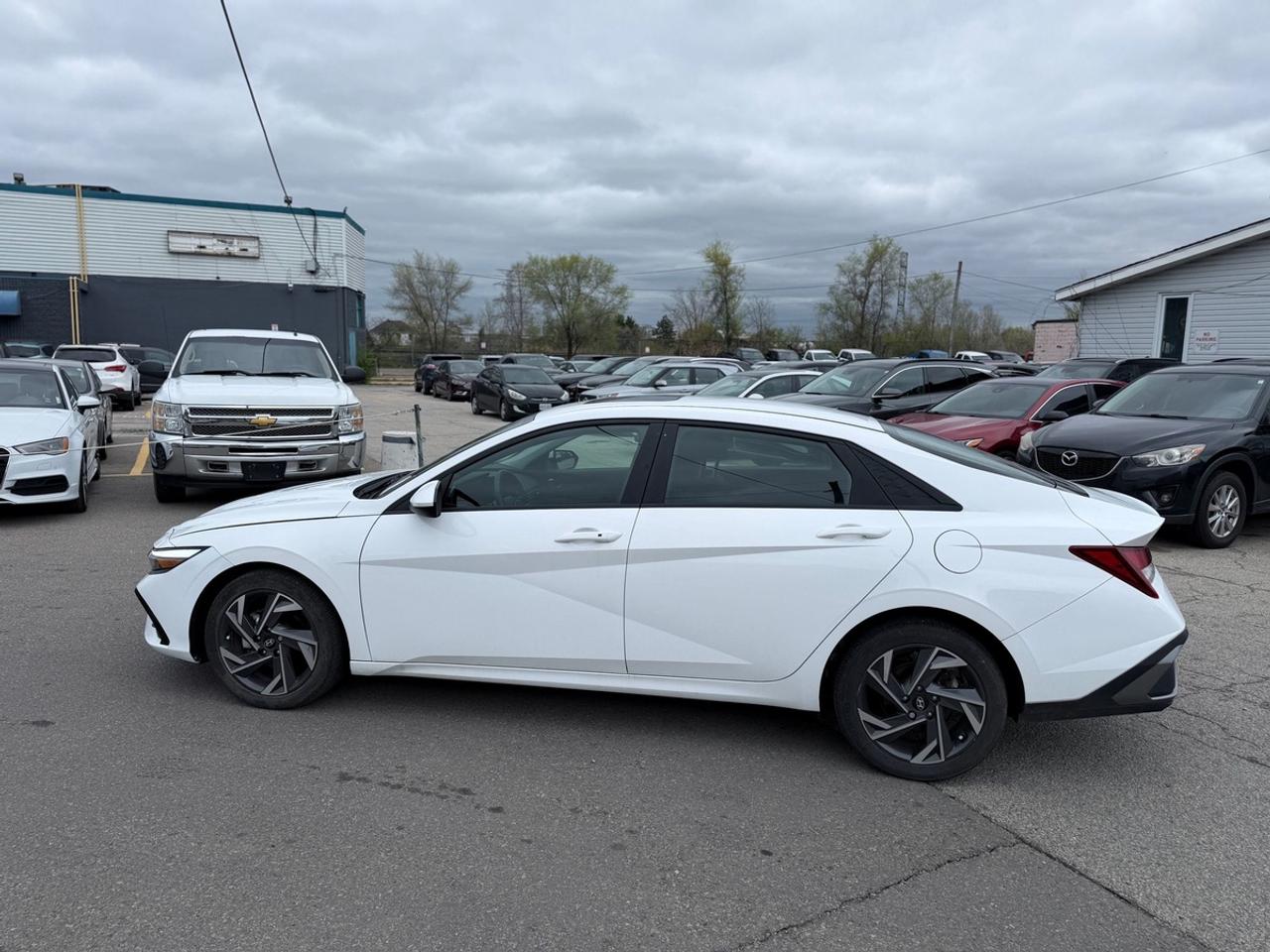 2024 Hyundai Elantra SEL Photo