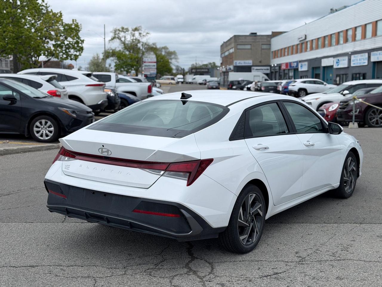 2024 Hyundai Elantra SEL Photo